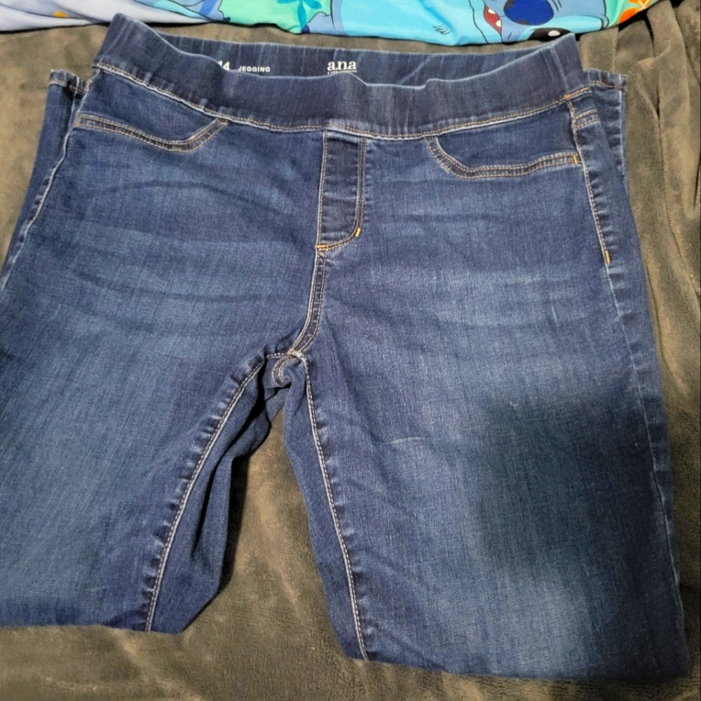 Dark wash jeggings